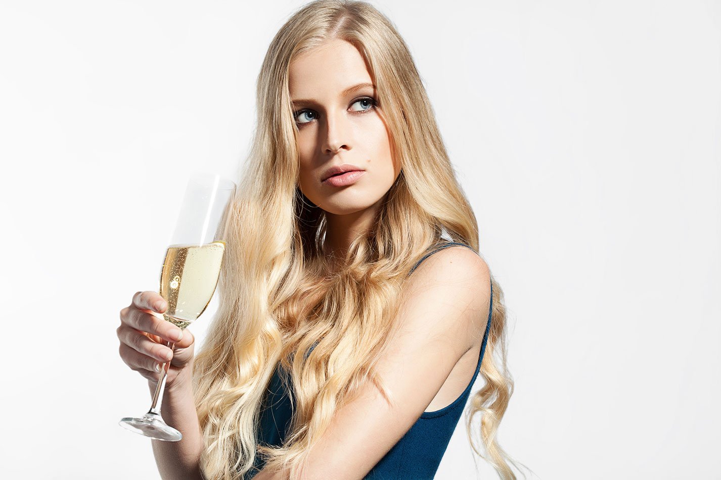 mujer copa champagne