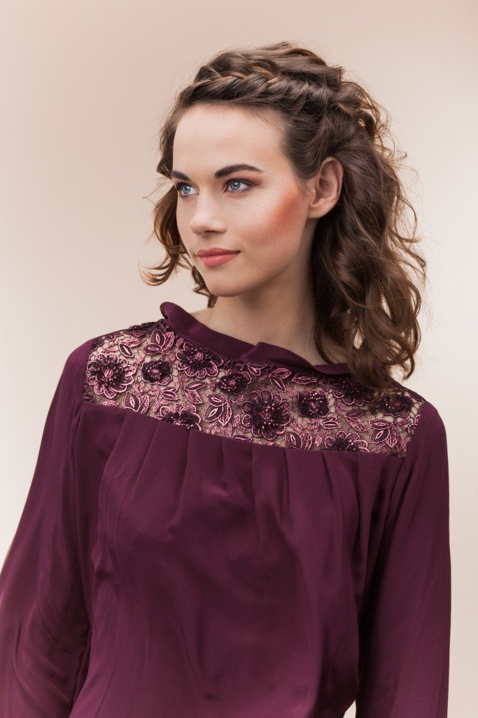 En el caso del cabello de largo medio lo mejor es lucirlo suelto con ondas desparejas, que brindan un look muy moderno.