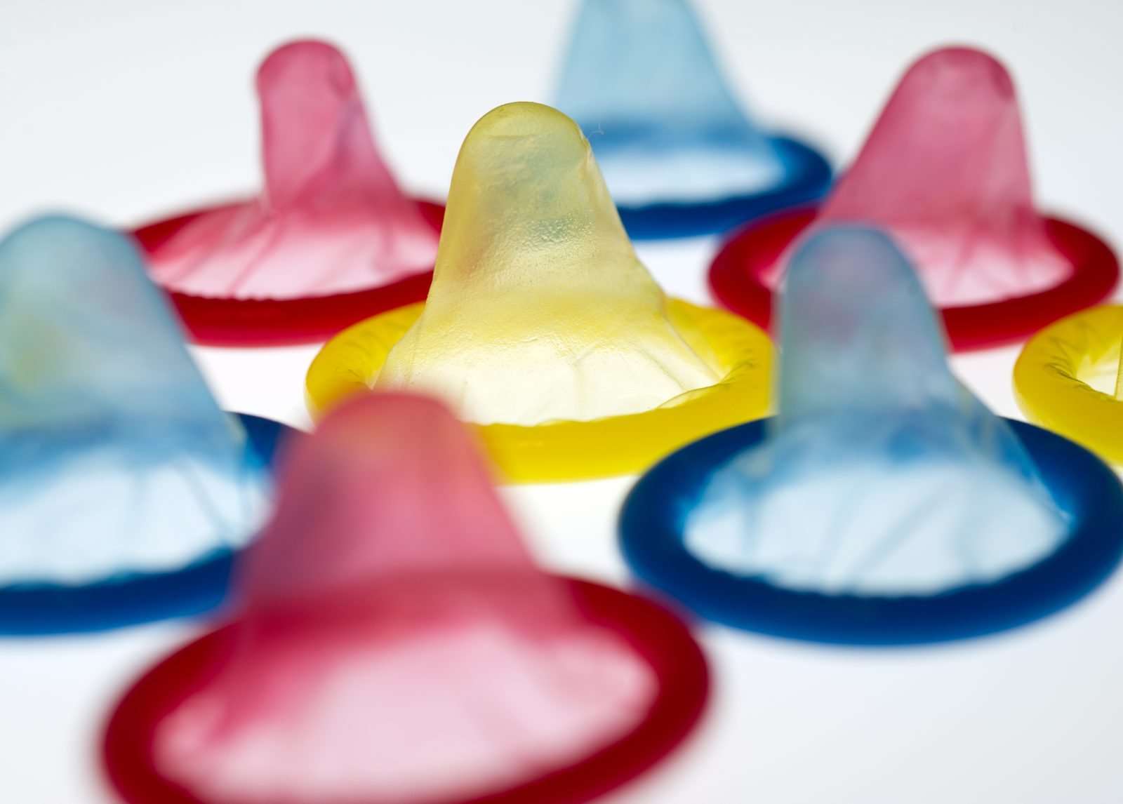El condón es el único método anticonceptivo que, además de evitar el embarazo, protege de las enfermedades de transmisión sexual, como el VIH.
