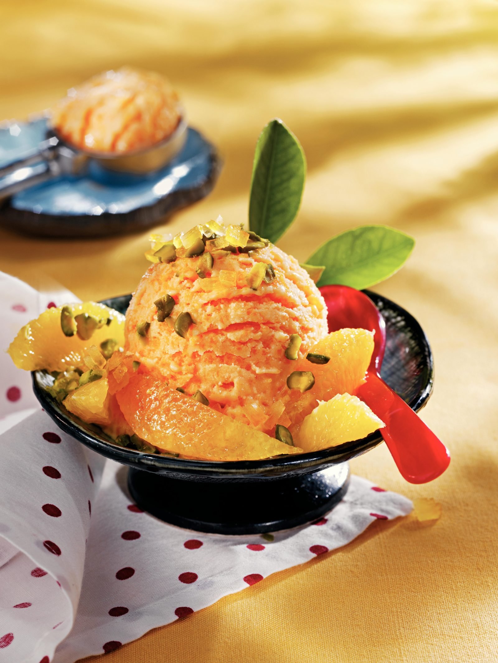 Debe ser rico y sano. Esta creación de naranja y zanahoria con yogur es muy sencilla de preparar y casi no lleva azúcar.
