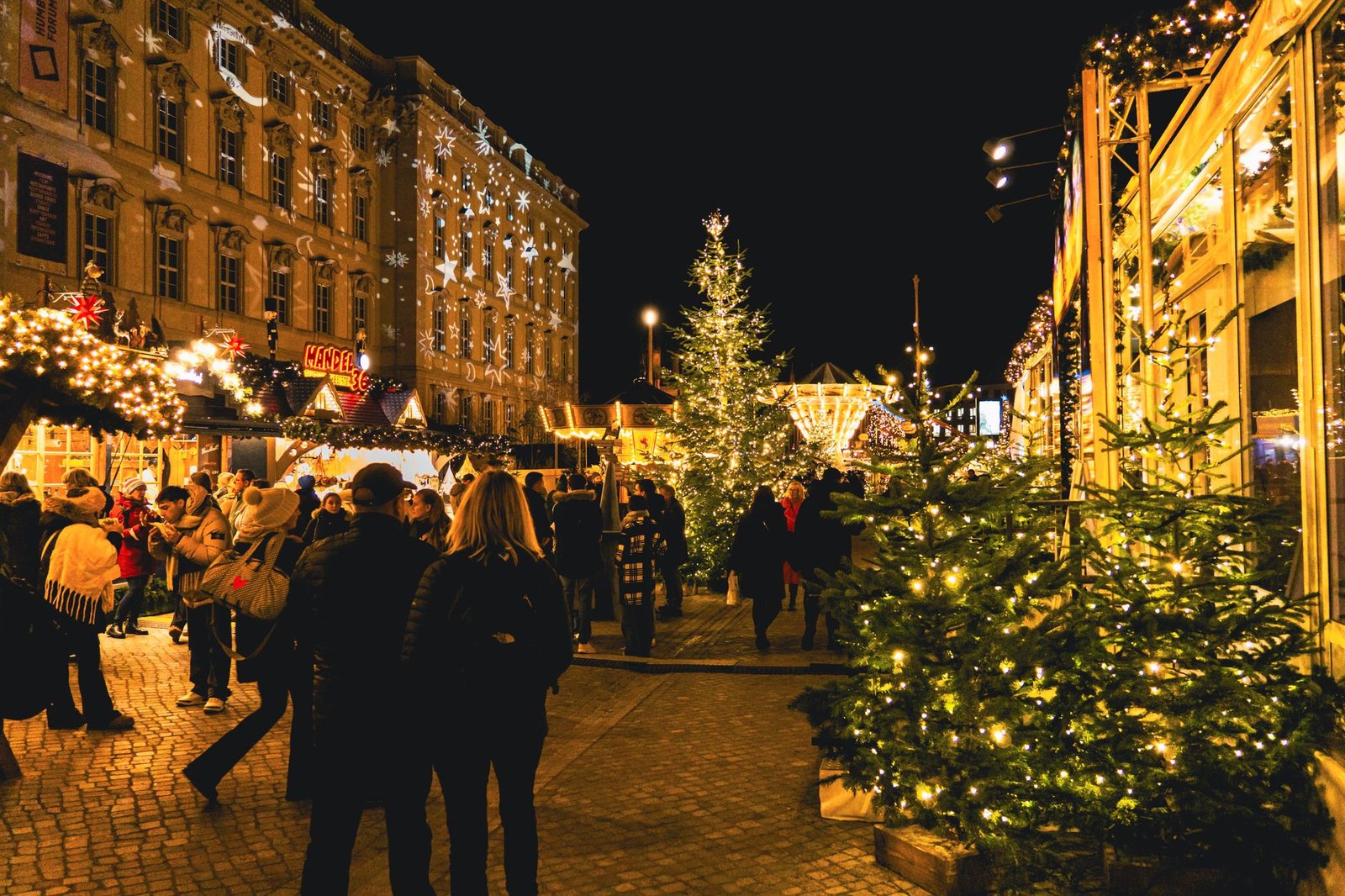 Mercadillo navideño iluminado